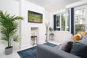 Boutique Flat Near O2 & Excel