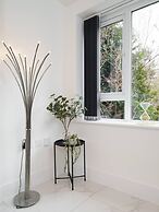 Boutique Flat Near O2 & Excel