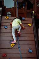 Deluxe Family Room in Tagaytay With Taal Lake View