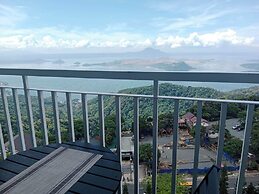 Deluxe Family Room in Tagaytay With Taal Lake View