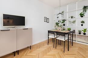 Nature & Bright Apartment by Renters