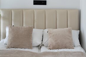 Nature & Bright Apartment by Renters