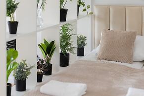 Nature & Bright Apartment by Renters