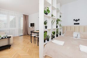 Nature & Bright Apartment by Renters