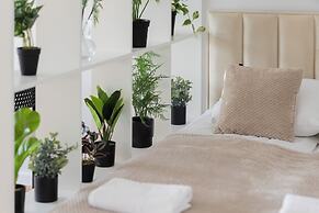 Nature & Bright Apartment by Renters