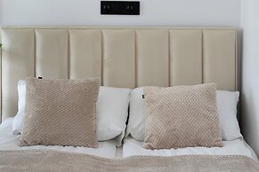 Nature & Bright Apartment by Renters