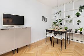 Nature & Bright Apartment by Renters