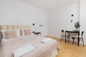 Nature & Bright Apartment by Renters