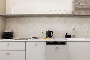 Solaris 25 m to the Beach by Renters