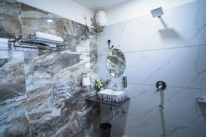 HOTEL THE GRAND TARA