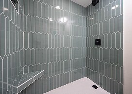 Phoenix Vi 6601 3 Bedroom Condo