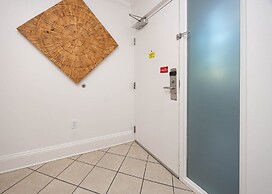 Phoenix On The Bay 1121 1 Bedroom Condo