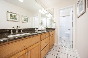 Phoenix Vii 71504 2 Bedroom Condo