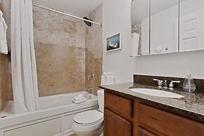 Modern Comfort 2 Bd Condo in Iconic Lincoln Square by AllSet Turnover