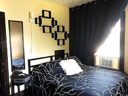 Charming Old Soul Near CLE Clinic Long Term Stay