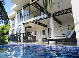 Casa con espectacular vista al mar