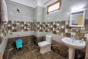 Goroomgo J J Regency Manali