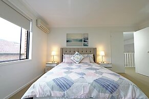 6BRM Retreat Parkside Family House Melb