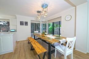 6BRM Retreat Parkside Family House Melb