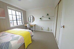 6BRM Retreat Parkside Family House Melb