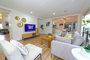 6BRM Retreat Parkside Family House Melb