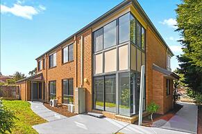 6BRM Retreat Parkside Family House Melb