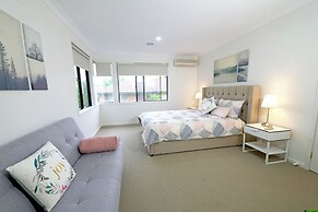 6BRM Retreat Parkside Family House Melb