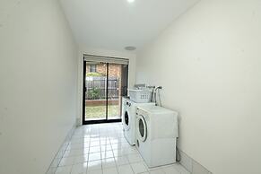 6BRM Retreat Parkside Family House Melb