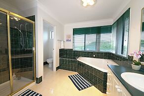 6BRM Retreat Parkside Family House Melb