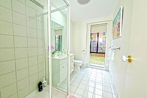 6BRM Retreat Parkside Family House Melb