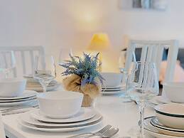 Melbourne One 2B2B1C Apt by GoodLive