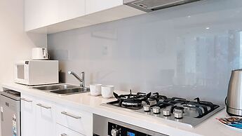 Melbourne One 2B2B1C Apt by GoodLive