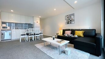 Melbourne One 2B2B1C Apt by GoodLive
