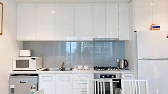 Melbourne One 2B2B1C Apt by GoodLive