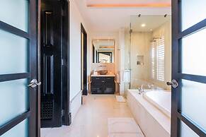 Beautiful 3 Bedroom Condo