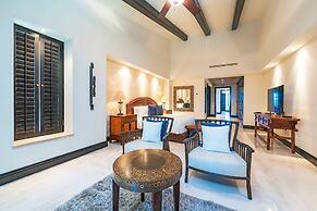 Beautiful 3 Bedroom Condo