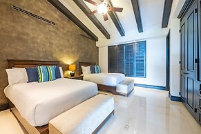 Beautiful 3 Bedroom Condo