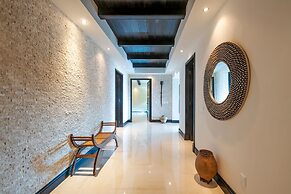 Beautiful 3 Bedroom Condo