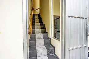 OYO Life 92030 Ef Palm Guest House Family