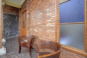 OYO Life 92030 Ef Palm Guest House Family