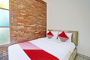 OYO Life 92030 Ef Palm Guest House Family