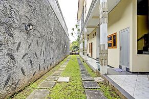 OYO Life 92030 Ef Palm Guest House Family