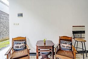 OYO Life 92030 Ef Palm Guest House Family