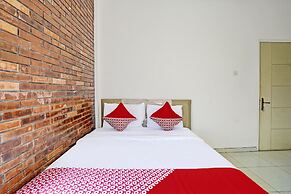 OYO Life 92030 Ef Palm Guest House Family