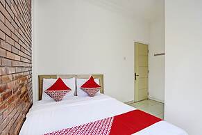 OYO Life 92030 Ef Palm Guest House Family