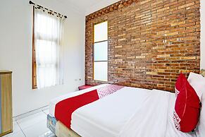 OYO Life 92030 Ef Palm Guest House Family