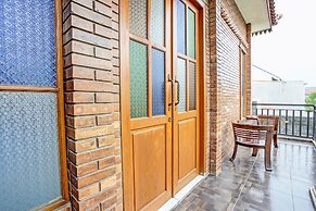 OYO Life 92030 Ef Palm Guest House Family