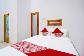 OYO Life 92030 Ef Palm Guest House Family