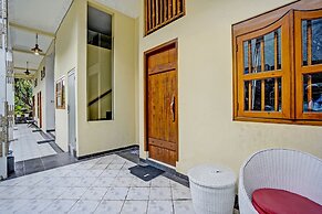 OYO Life 92030 Ef Palm Guest House Family