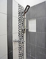 OYO Life 92030 Ef Palm Guest House Family